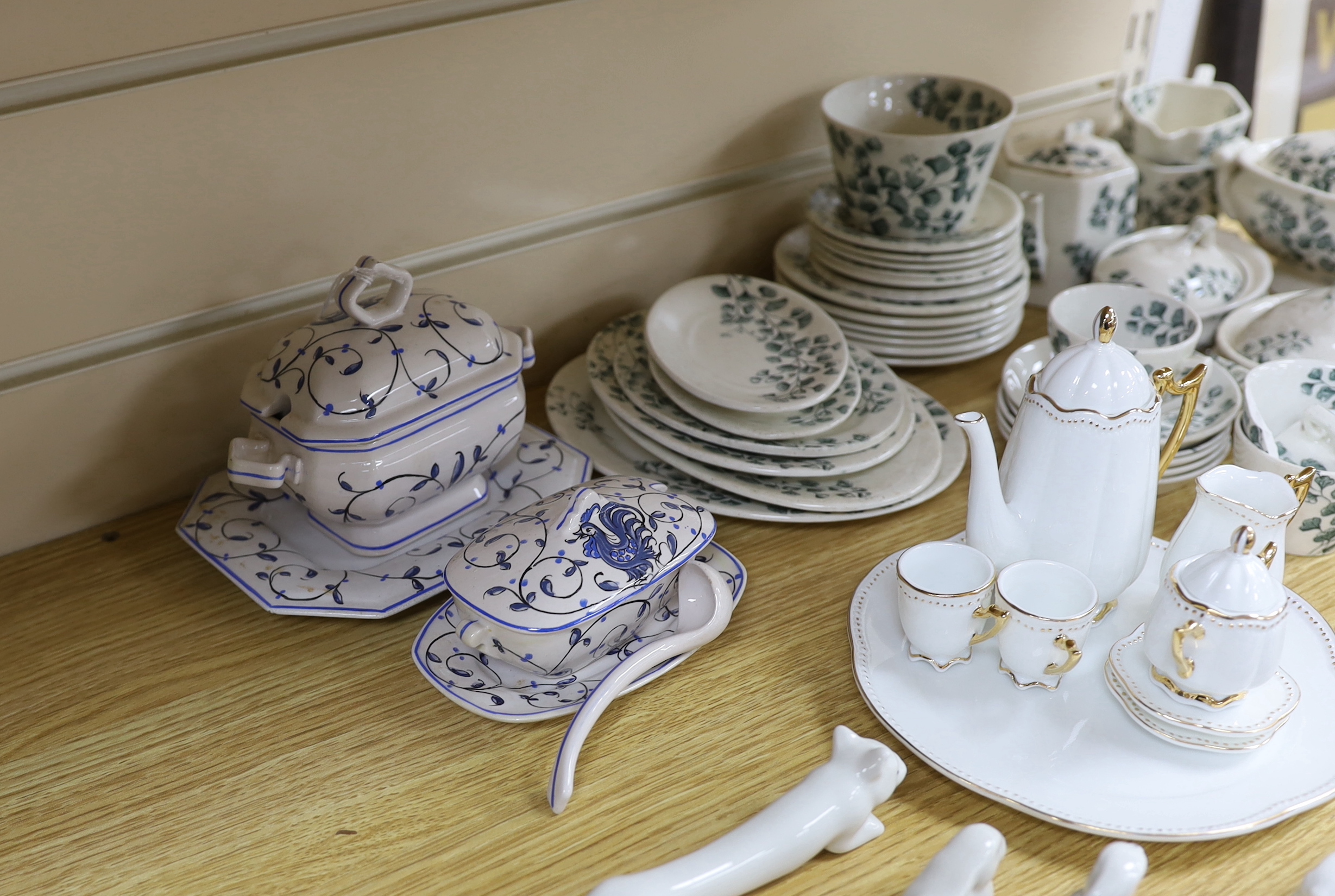 A Ridgways ‘Maiden Hair Fern’ children’s dinner set, together with other miniature tea ware and animalistic knife rests